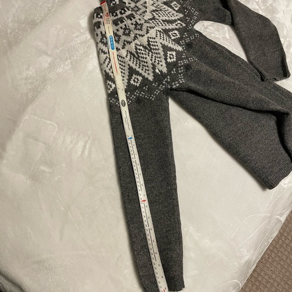 Ladies patterned grey and white sweater. Size L. Washed but never worn. - Picture 5 of 9